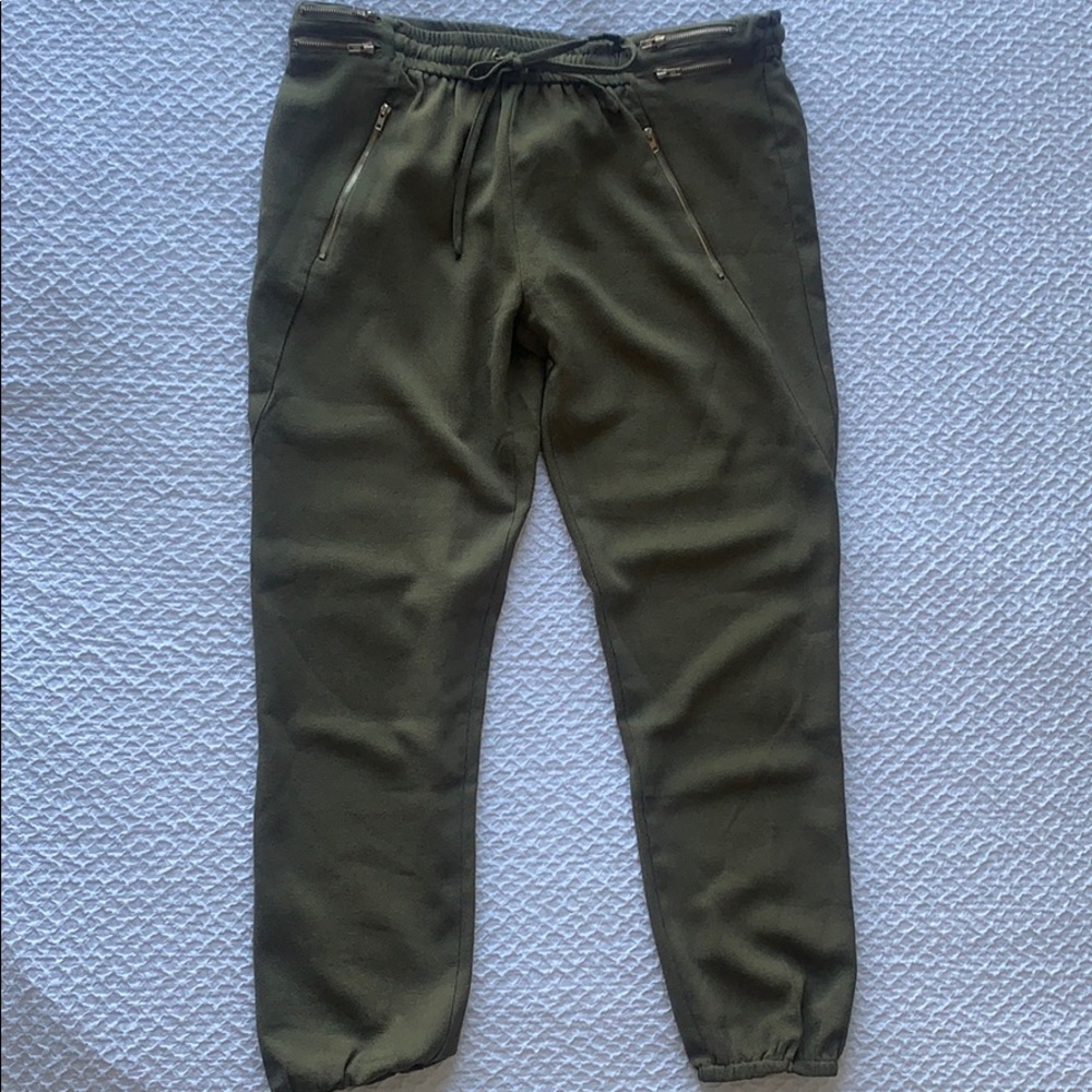 Trendy, cute, casual hunter green joggers!
